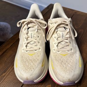 Women’s Hoka Clifton 9
